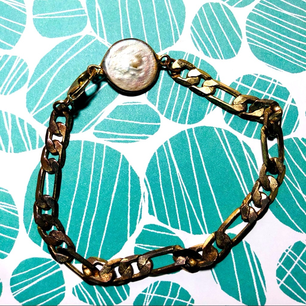 Gold Tone Thick Chain Bracelet with Mother of Pearl Pendant